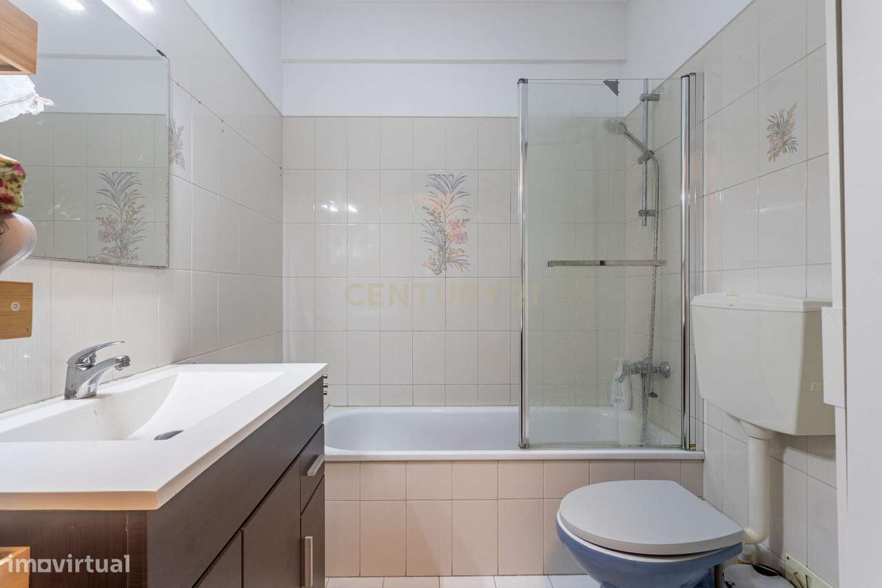Apartamento T2 em Venteira, Amadora - Oportunidade Única!-13