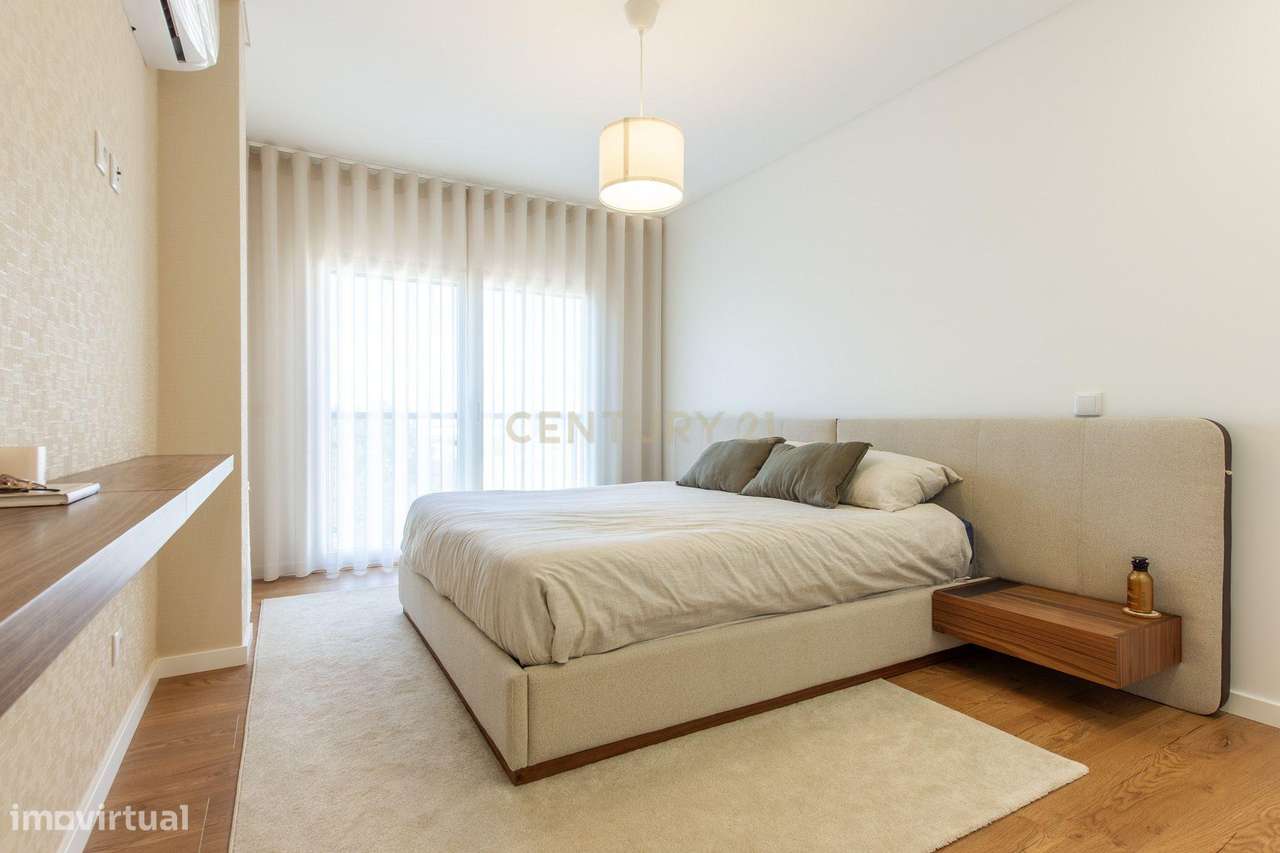 Moderno apartamento T3, com parqueamento e varandas em Santo António d-15
