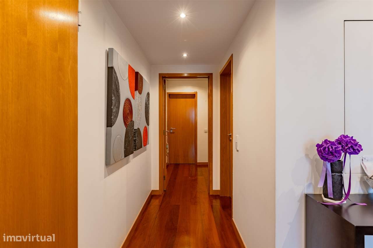 Apartamento T3 no Bessa com Varanda e Garagem box-17