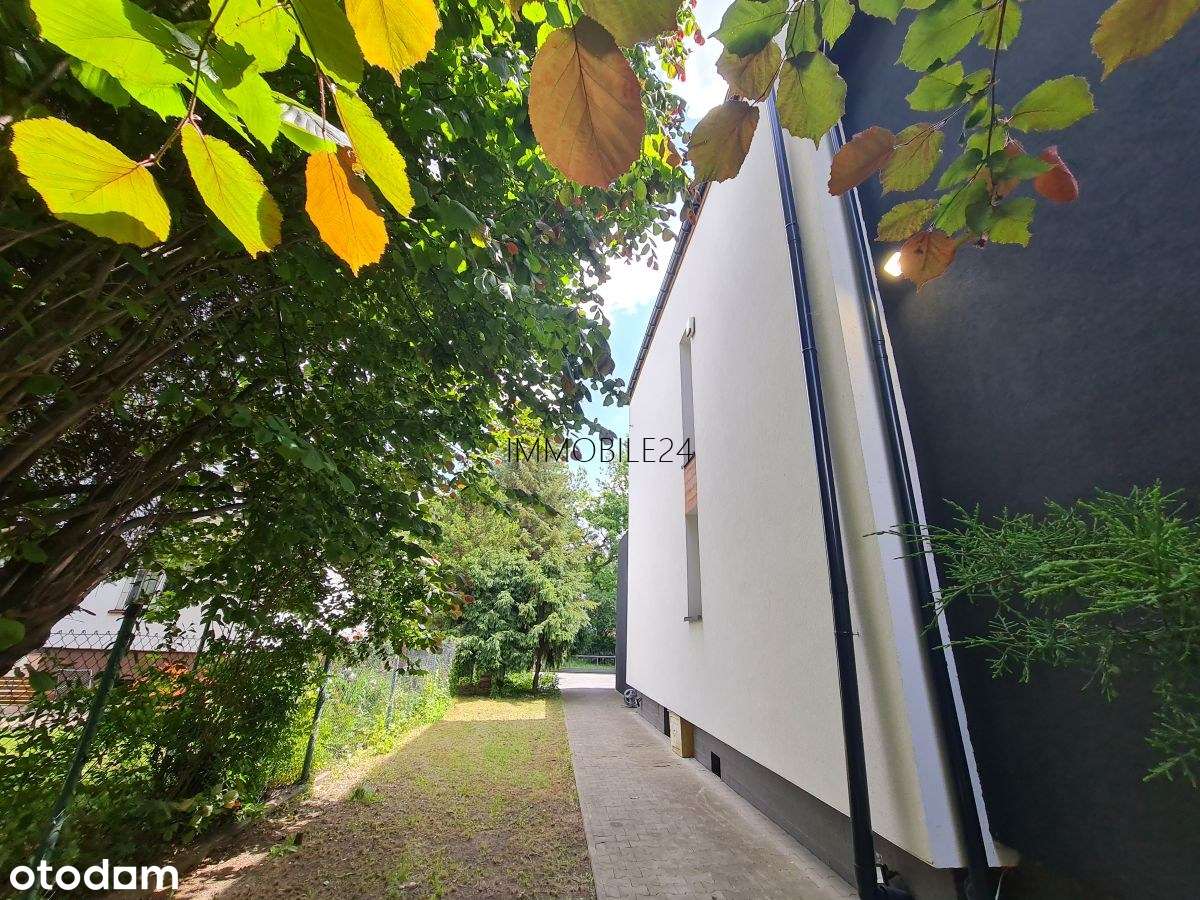 Modernistyczny przestronny dom z basenem w sąsiedztwie Osiedla Ptasie