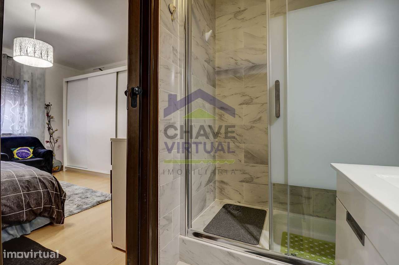 Apartamento T3 com Sótão Amplo - Centro Bombarral-31