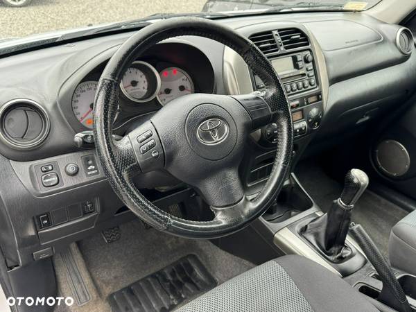 Toyota RAV4 - 6