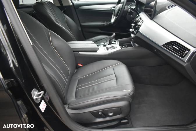 BMW Seria 5 530e Aut. - 12