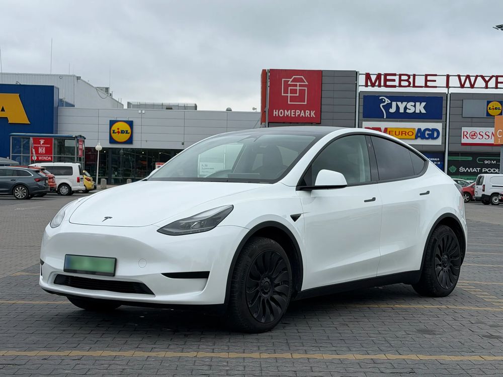 Tesla Model y 2024