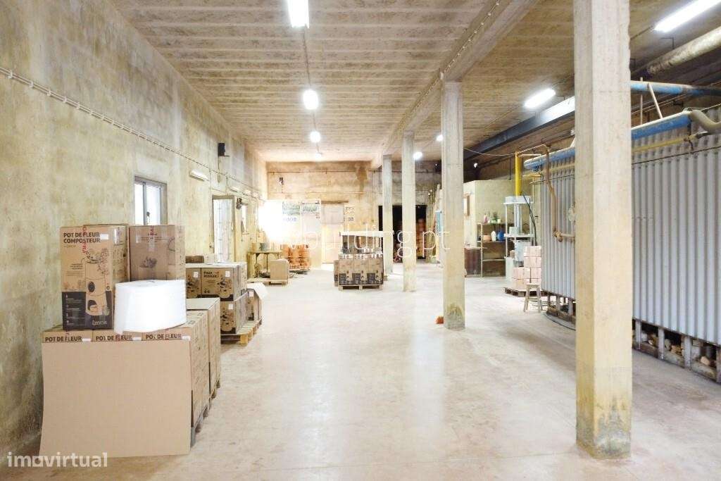 Venda de Armazém excelente localização em Oliveira - Barcelos !-4