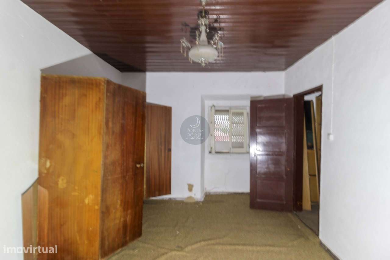 Moradia c/ Habitação, Comércio e Terraço na Aldeia - Grande imagem: 5/10