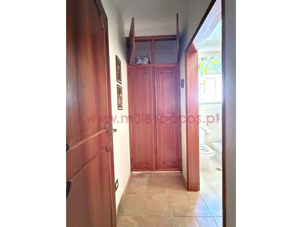 Moradia V6 com Garagem Centro da Cidade-13