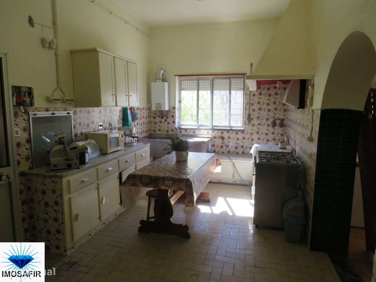 Excelente Residencial com restaurante / café-12