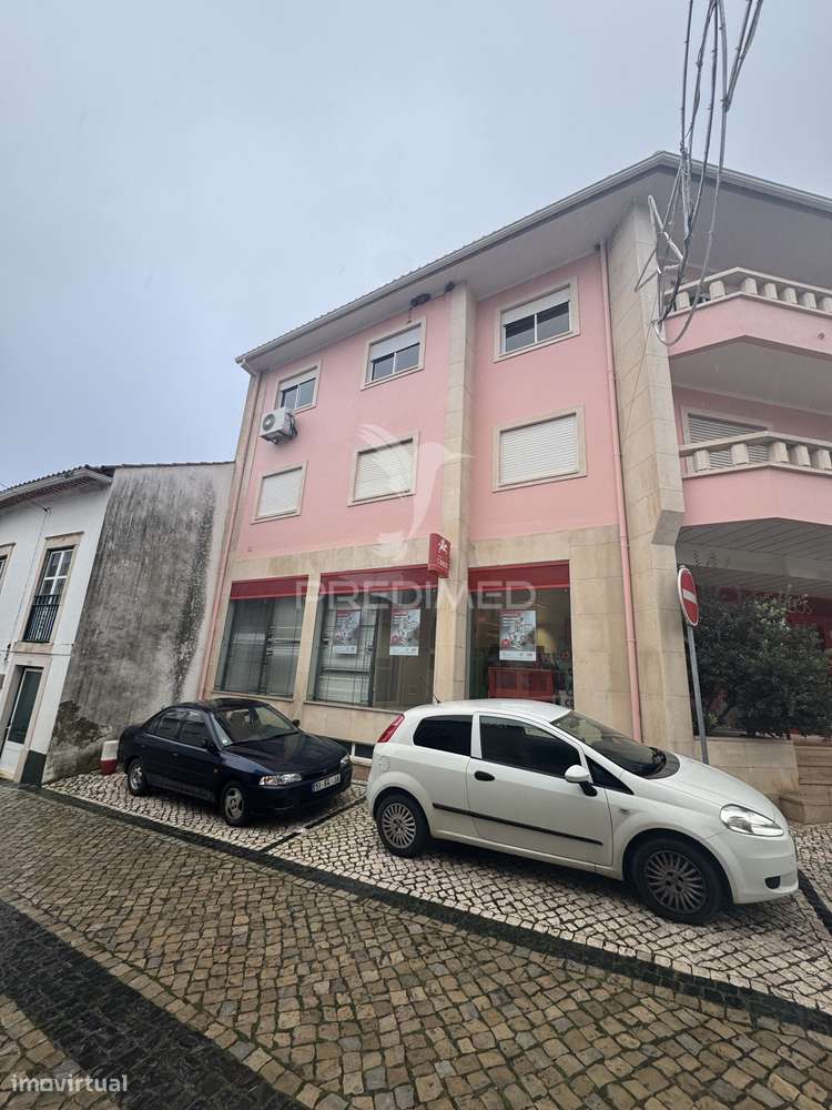 Escritório (com projeto para habitação para T1) - Grande imagem: 2/14