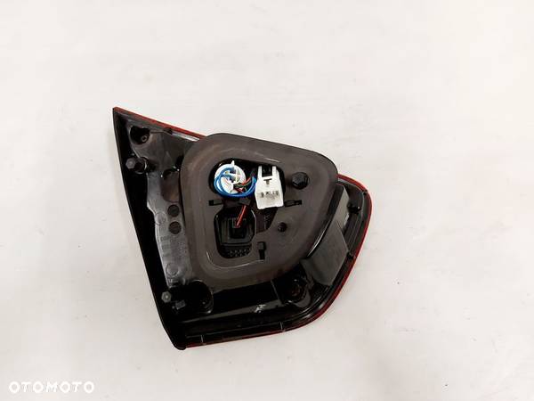 KIA RIO 3 III LAMPA PRAWY TYŁ PRAWA TYLNA W BŁOTNIK 92402-1W2 - 4