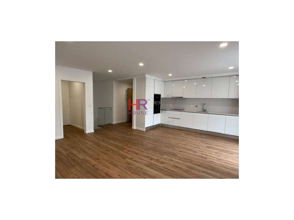 VENDE-SE T1 COM GARAGEM E TERRAÇO POSSIBILIDADE TRANSFORMAR EM T2 - Grande imagem: 5/25