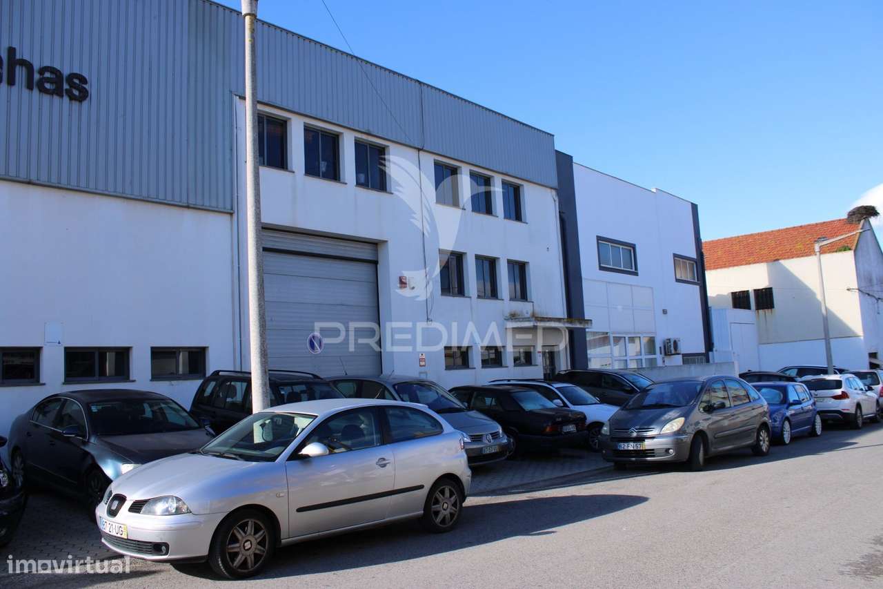 Armazém com Escritórios e Sala de Reuniões – 832 m² | Parchal - Grande imagem: 3/39