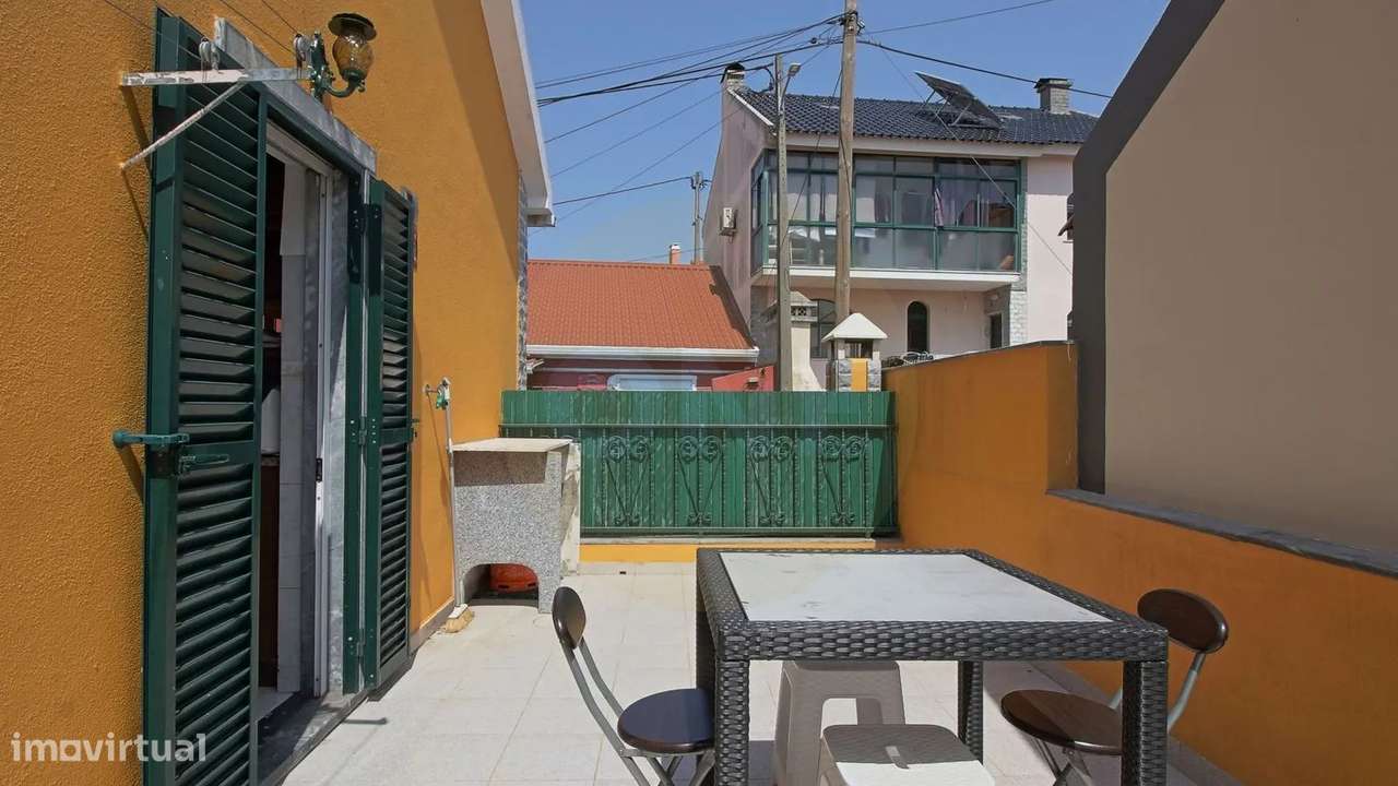 Moradia T3+1 em Caneças-1