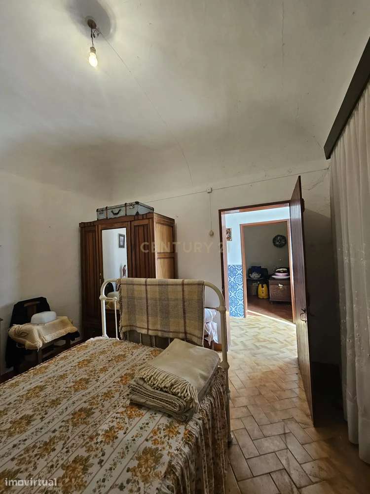 Moradia T2 + 1 com Quintal, Garagem e Anexo Sabugueiro, Arraiolos-5
