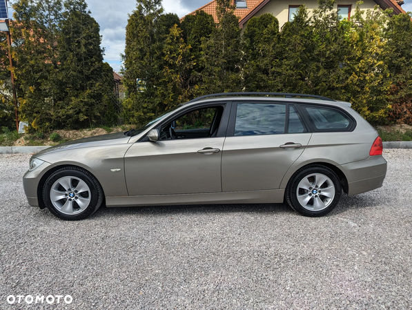 BMW Seria 3 318i Touring - 4