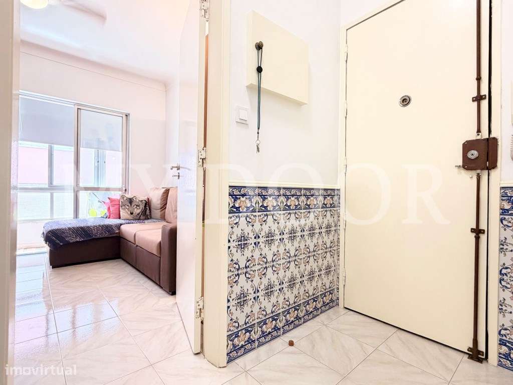 Apartamento T1 em Moscavide - 1º andar c/ Pequeno Espaço Exterior-9