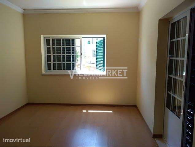 Moradia V3 da banca situada na Urbanização Quinta Vale Verde em Benave-13