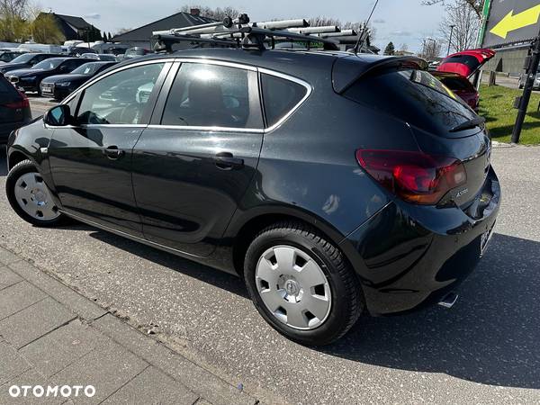 Opel Astra IV 2.0 CDTI Cosmo - 4