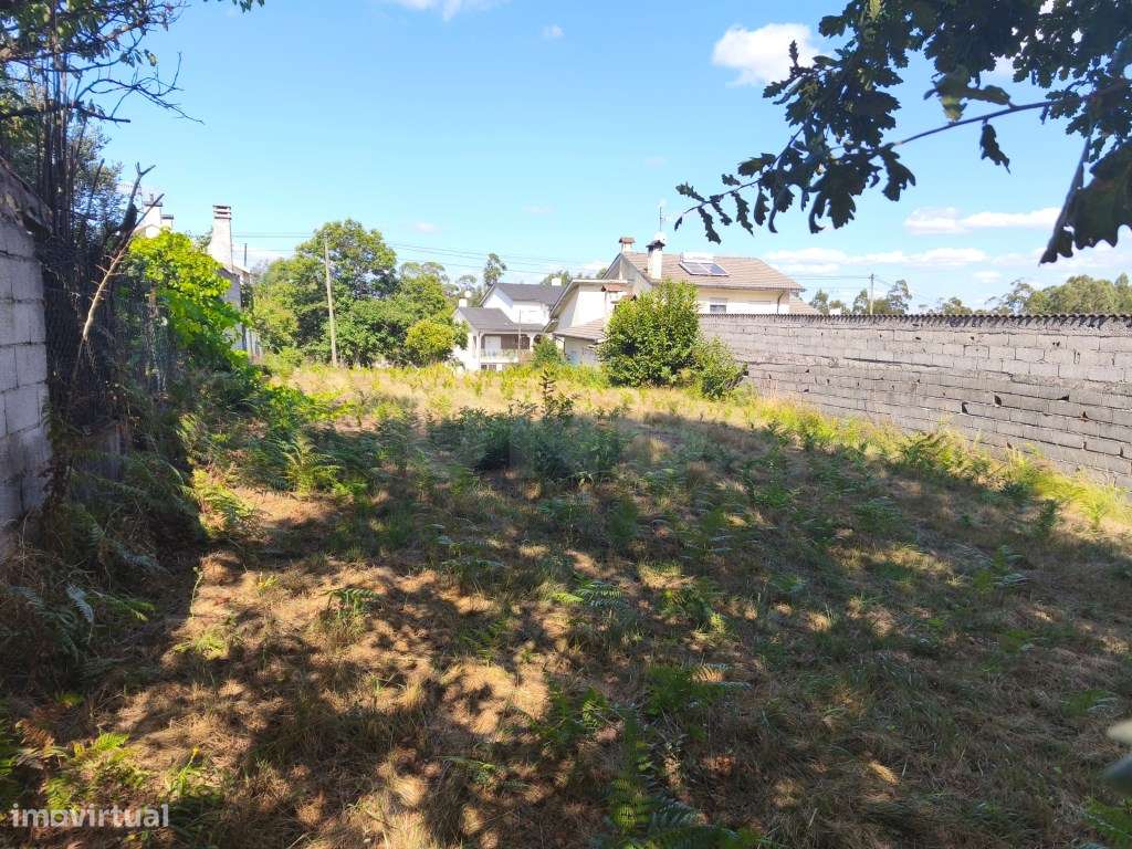 Prédio rústico em zona de construção-6