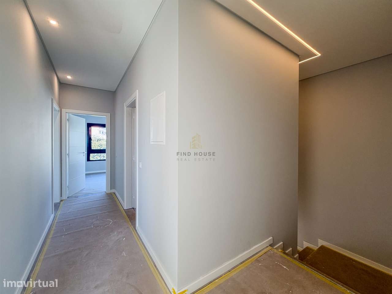 Vende-se Moradia T4 com jardim em Albarraque-23