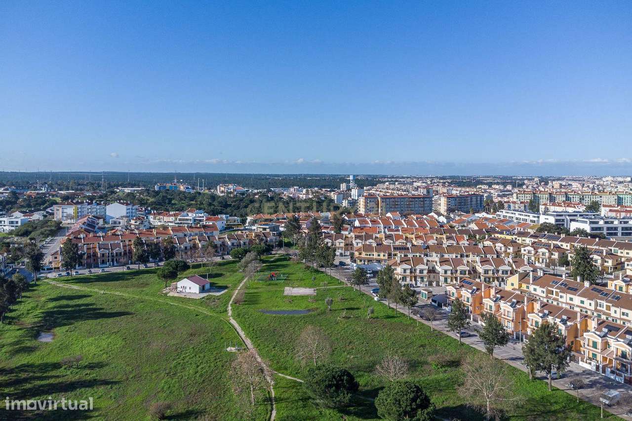 Moradia em Banda T4 | 3 Pisos | Aldeia de Paio Pires 490.000 € | 249 m-41