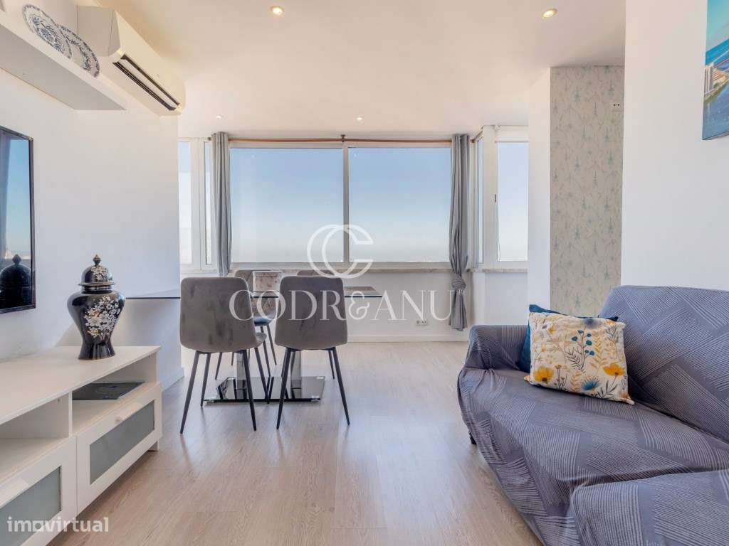 T2 Remodelado em Almada com Vista Rio e Lisboa-4