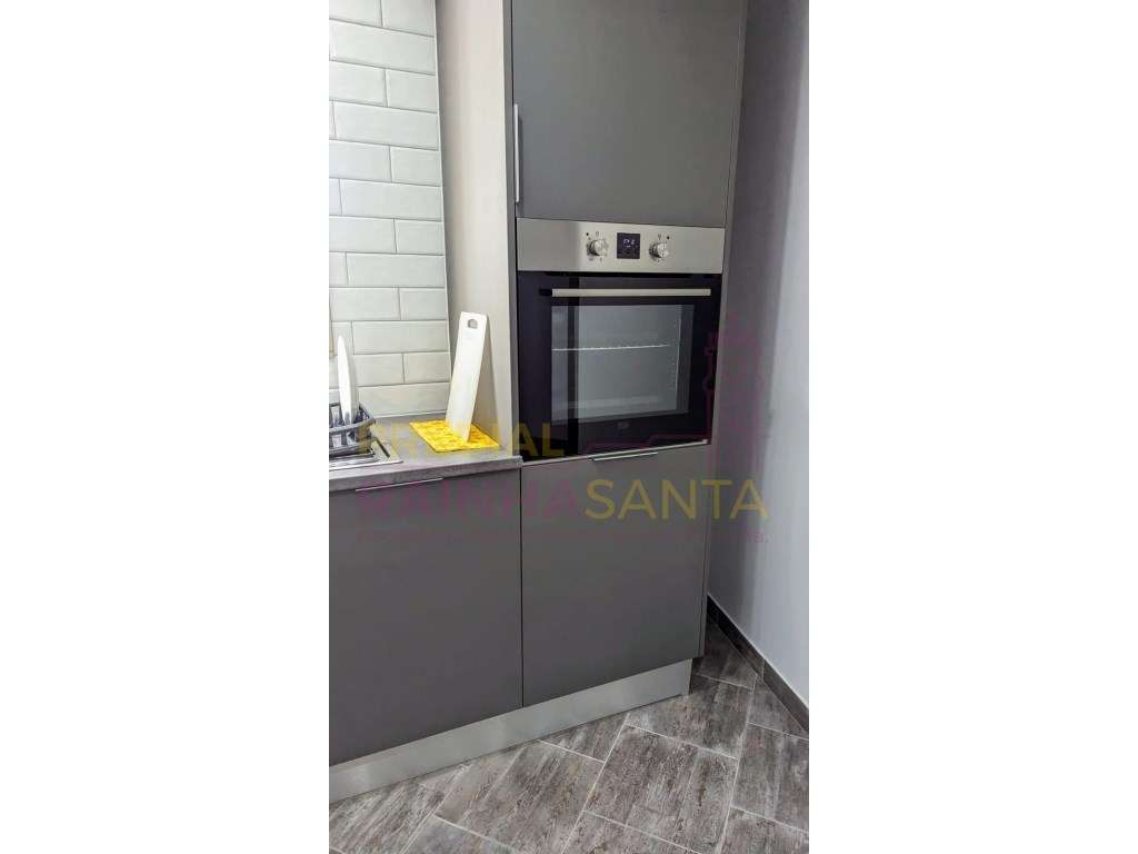 Prédio c/ três apartamentos T4 e lavandaria - Coimbra-13