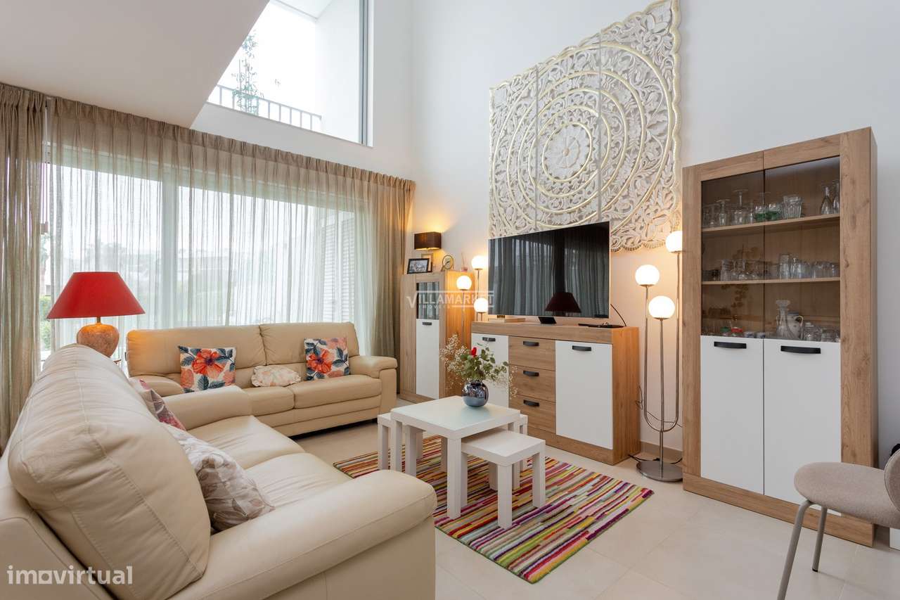 LUXUOSA VILLA V3 + 1 COM PISCINA E GARAGEM PRIVATIVA SITUADA NA CORREE-6