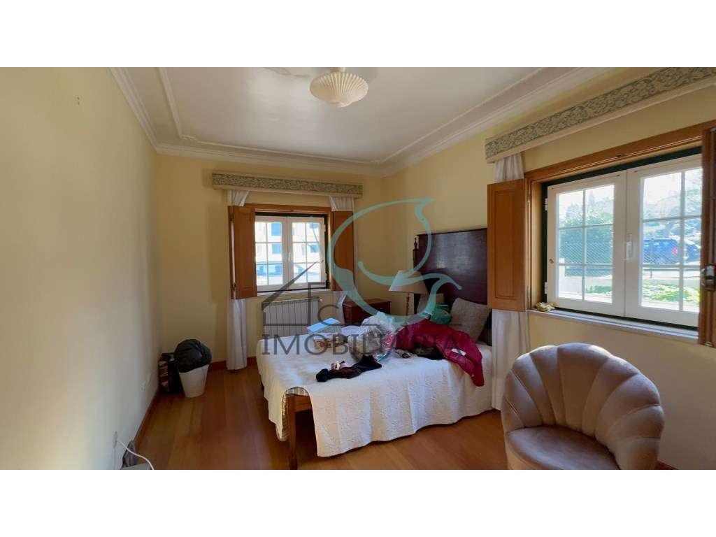 Moradia T4 em Azeitão - Excelente Oportunidade-17