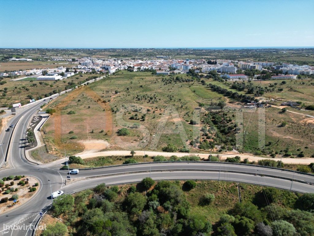 Terreno urbano de 11,96 ha. Excelente localização.