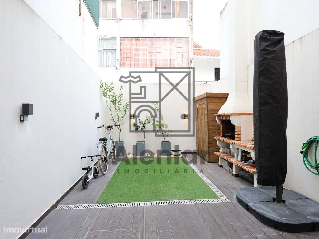 Moradia T3 como nova, no centro de Alhandra-16