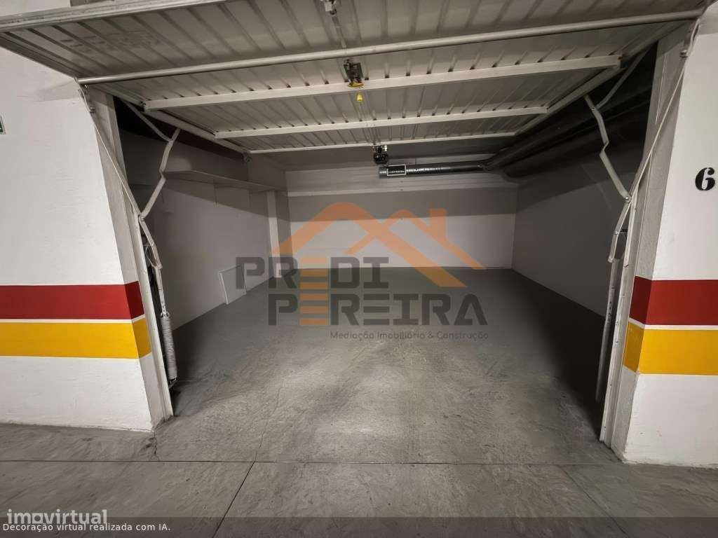 Situado na Urb. Colinas do Cruzeiro, T3 com três varandas e box par...-21