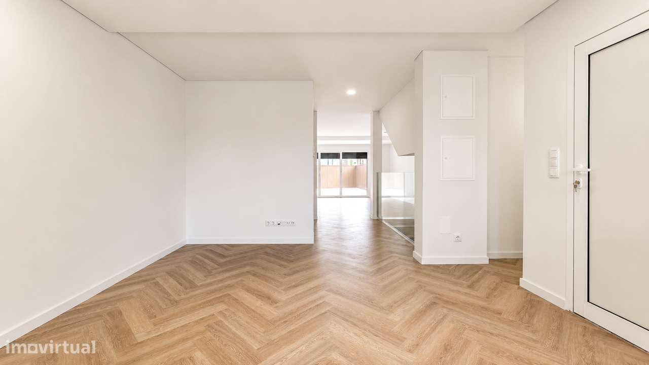 Moradia T3 NOVA, São Cosme | Garagem 2 ou + carros | Pátio + terraço-10