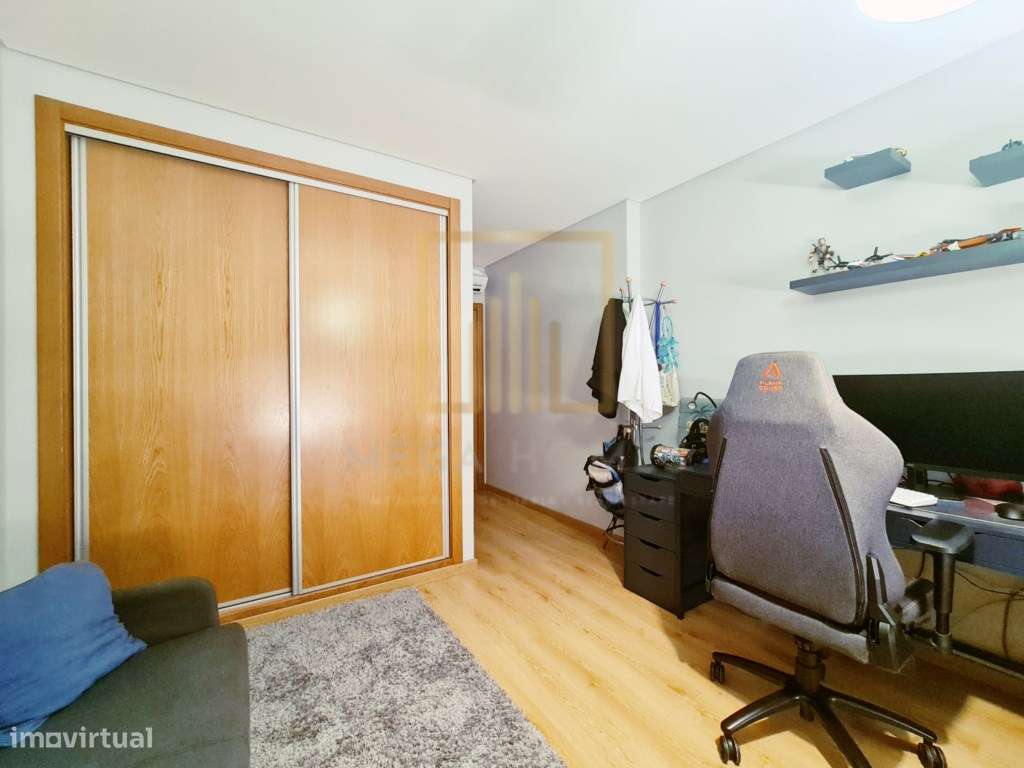 Apartamento T3 com Terraço e 3 WC, em Lagoa.-46