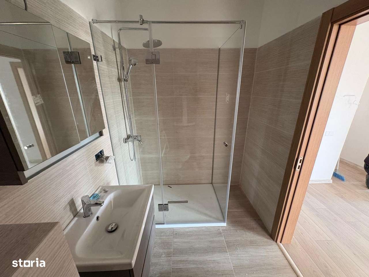 Apartament 3 camere, metrou Aparatorii Patriei-9