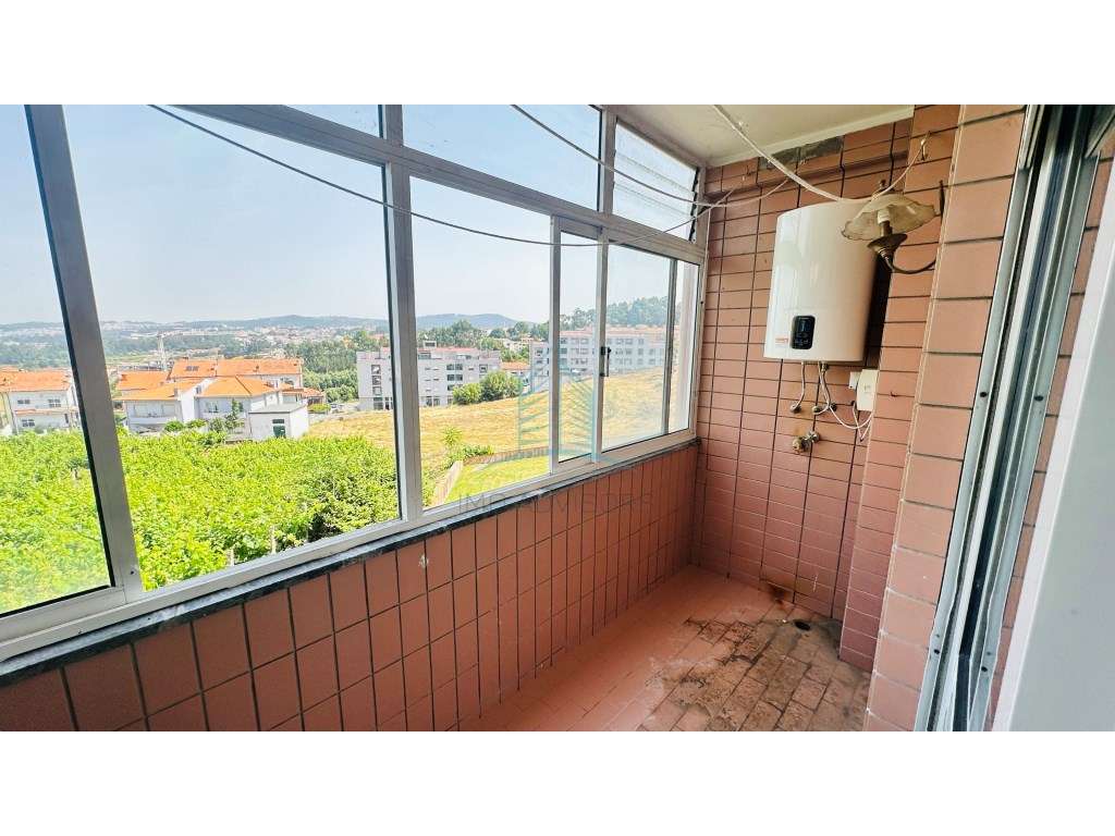 Excelente T2 com Lugar de Garagem e elevador em S. Cosme-17