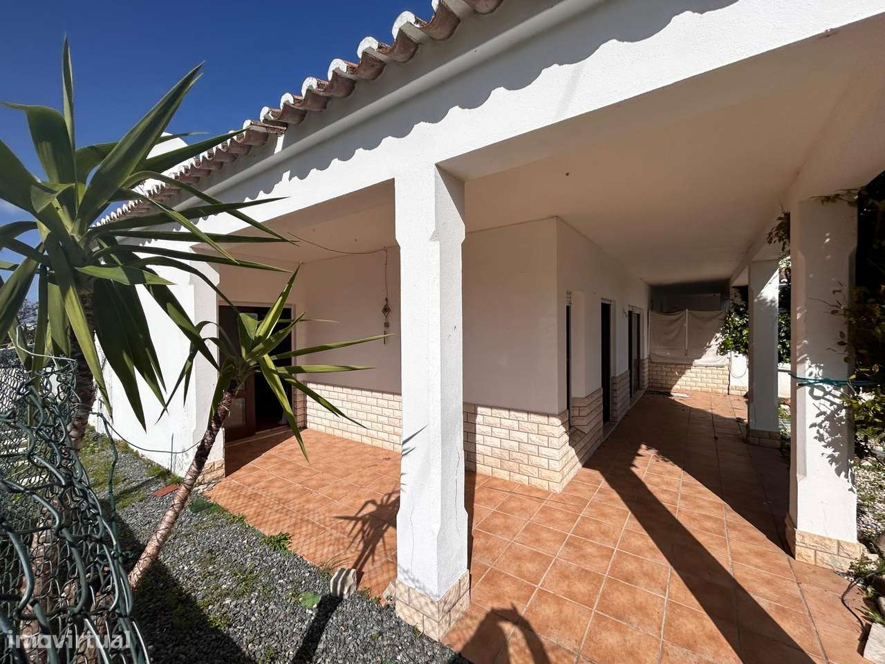 T2 com terraço, jardim e piscina perto da praia - Grande imagem: 5/16