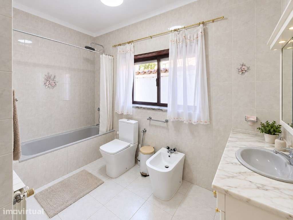 MORADIA 195 m² COM POTENCIAL PARA 2 HABITAÇÕES | PRÓXIMA DAS PRAIAS...-33