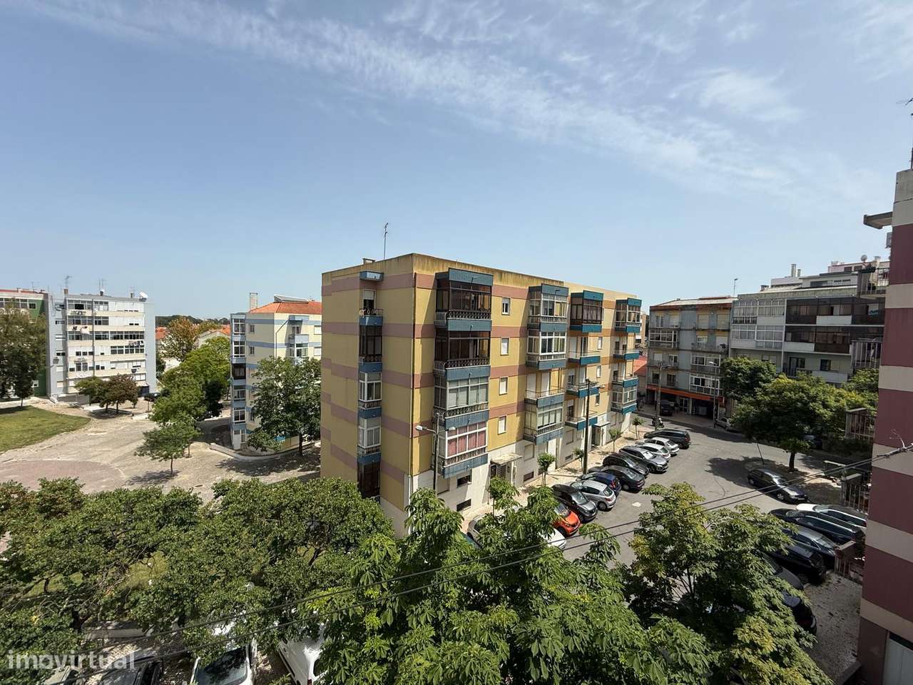 Apartamento T4 transformado em T3 no Laranjeiro, Almada-22