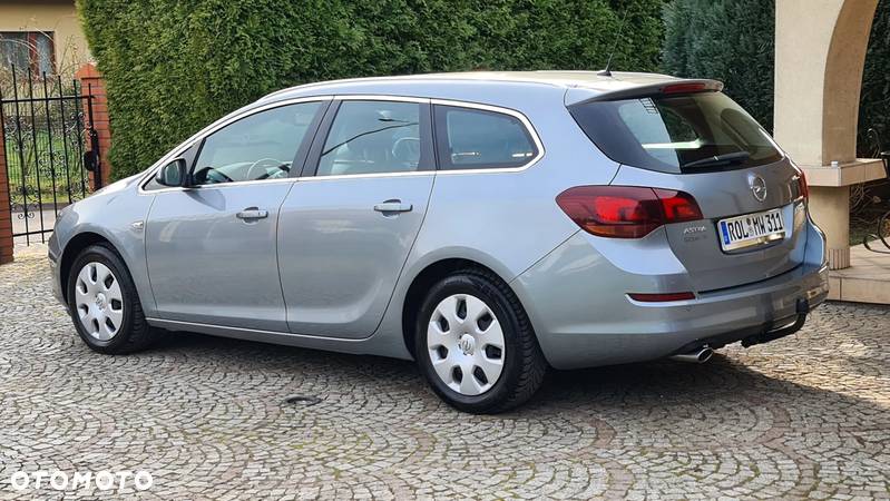 Opel Astra IV 1.4 T Cosmo EU6 - 3