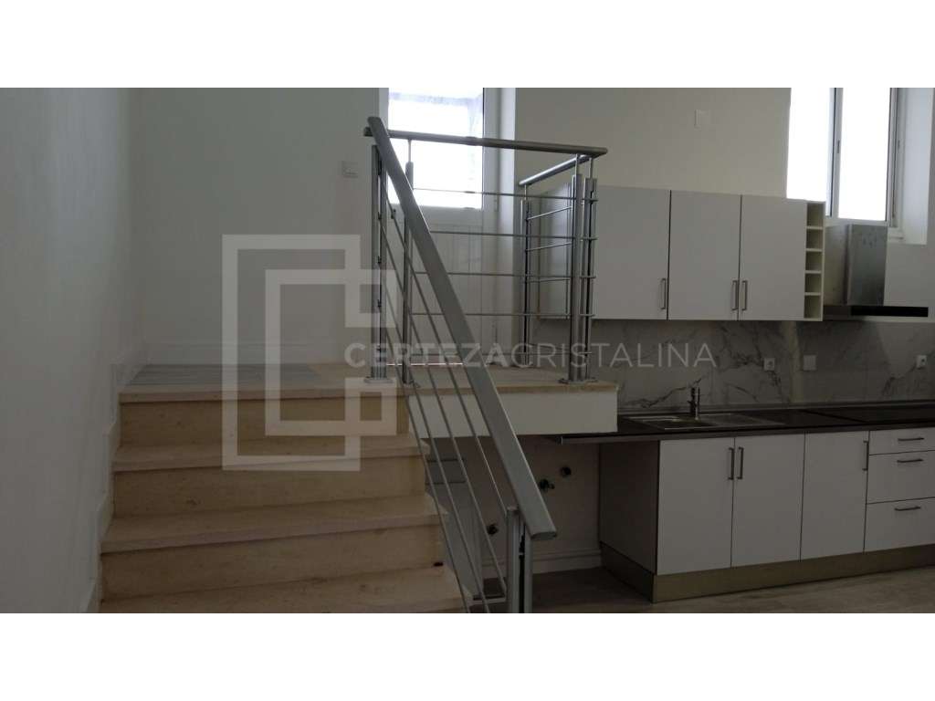 Loja com Terraço | Santo André - Barreiro-0