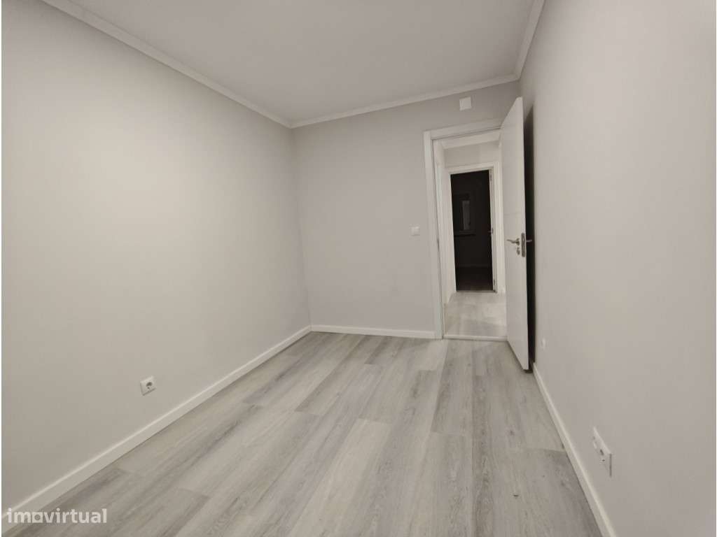 Oportunidade em Benfica! Apartamento T2 Remodelado pronto a habitar...-6