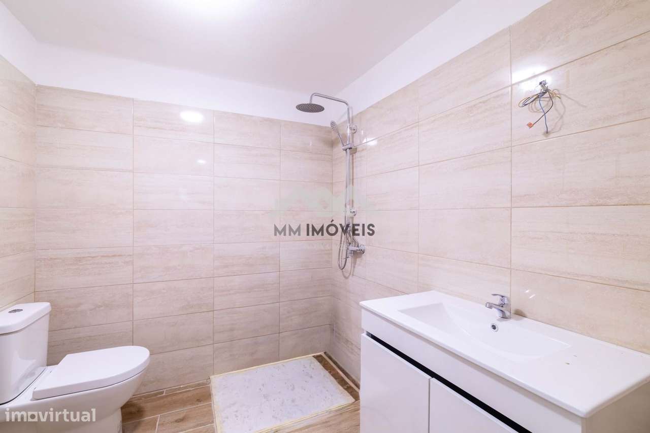 Moradia Bi familiar | Renovada | Terraços | Terreno - Grande imagem: 5/46