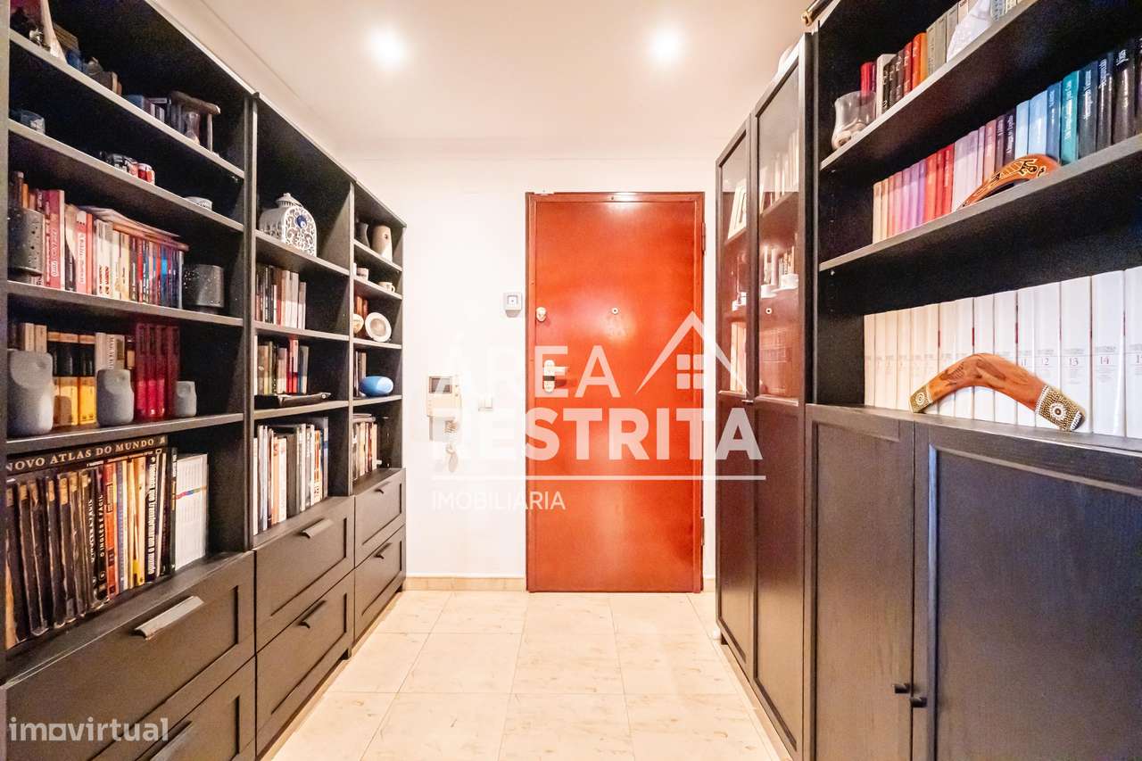 Apartamento T3 com parqueamento e elevador nos Fidalguinhos, Barreiro-35