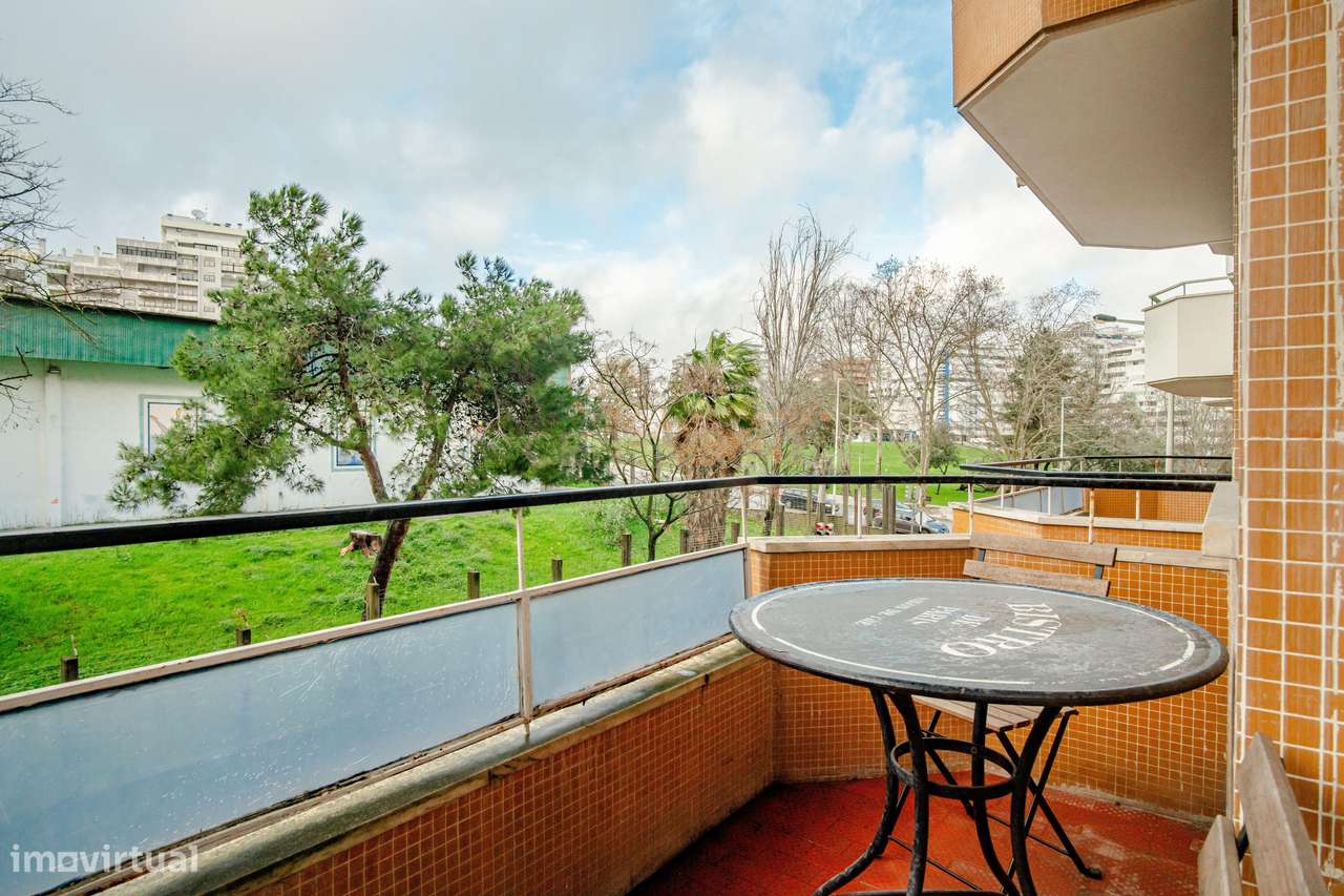 Apartamento de Excelência com Vista Parque – Localização Premium no Ce-12