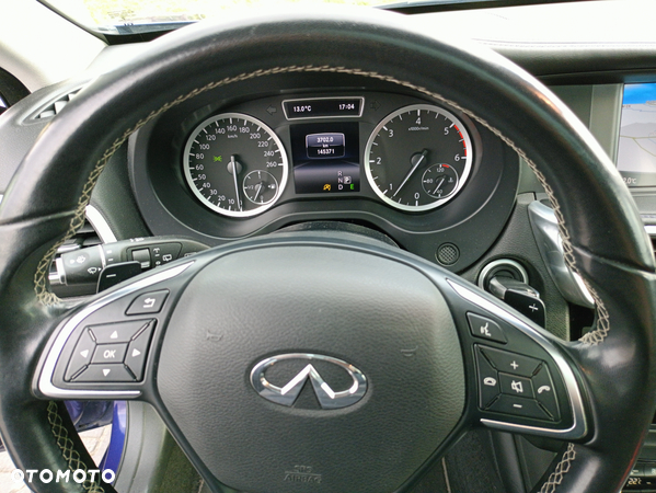 Infiniti Q30 - 12