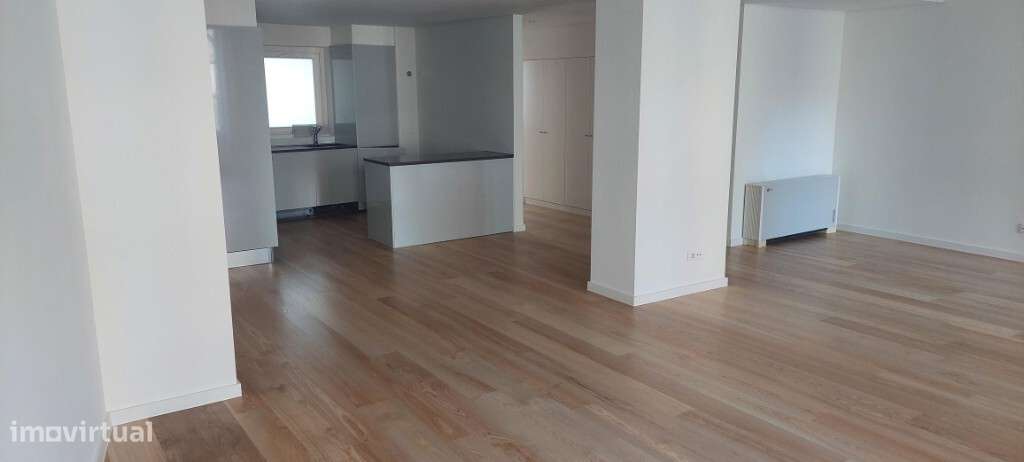 Apartamento para arrendar em Lisboa, em Santa Catarina / Bairro Alto, - Grande imagem: 4/36
