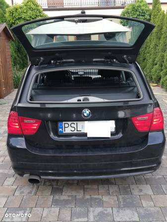 BMW Seria 3 318d DPF Touring - 9