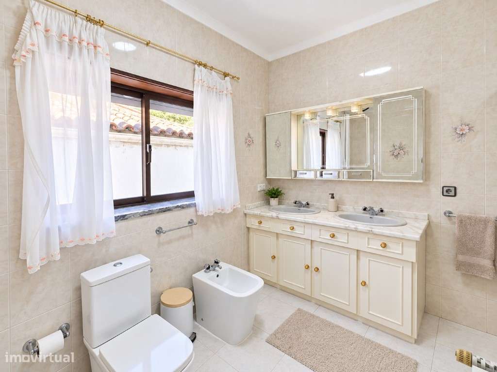 MORADIA 195 m² COM POTENCIAL PARA 2 HABITAÇÕES | PRÓXIMA DAS PRAIAS...-32