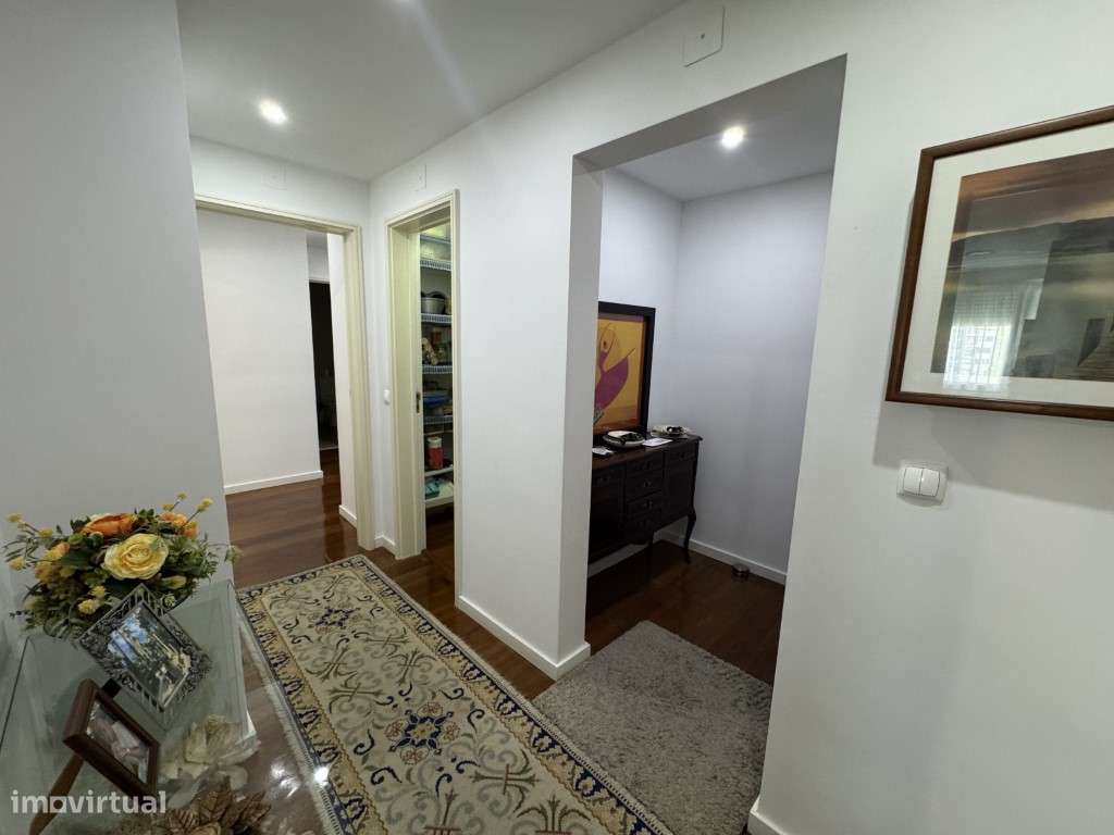 T4 Totalmente remodelado em Alfornelos - Junto ao Metro-14